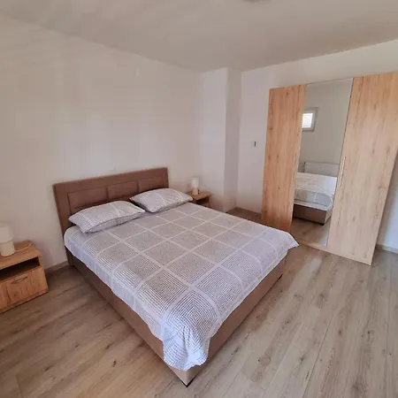 Mate Apartment *
